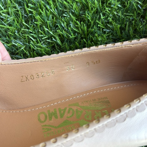 SALVATORE FERRAGAMO Luxury Italian Designer Nude Kitten Heels size 9.5 - Picture 9 of 12